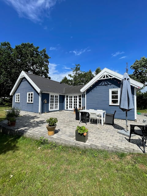 Luxurious and spacious gem. Sunny private patio.