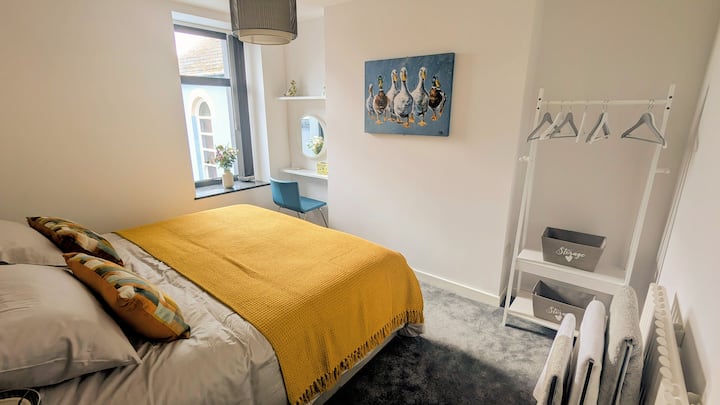 Არასავალდებულო შეთანხმება, როგორც სუპერმასპინძელი ან ორი ერთადგილიანი საწოლი.