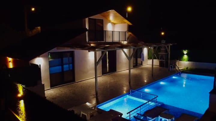 Kent Villas 6+2 Person Villa with Private Pool