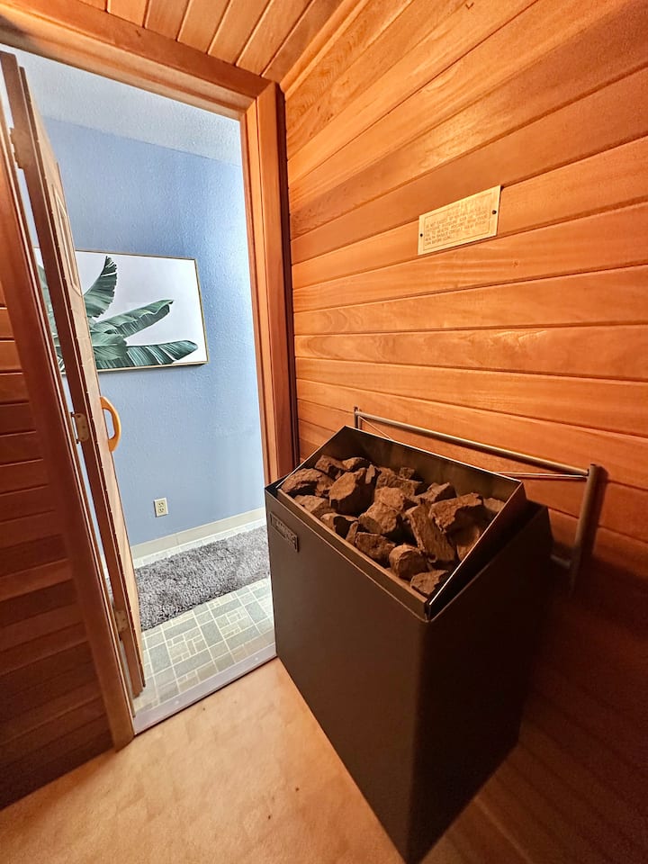 Oregon Ritz Sauna Real Sauna In Studio! - Apartments for Rent in Albany, Oregon, United ...