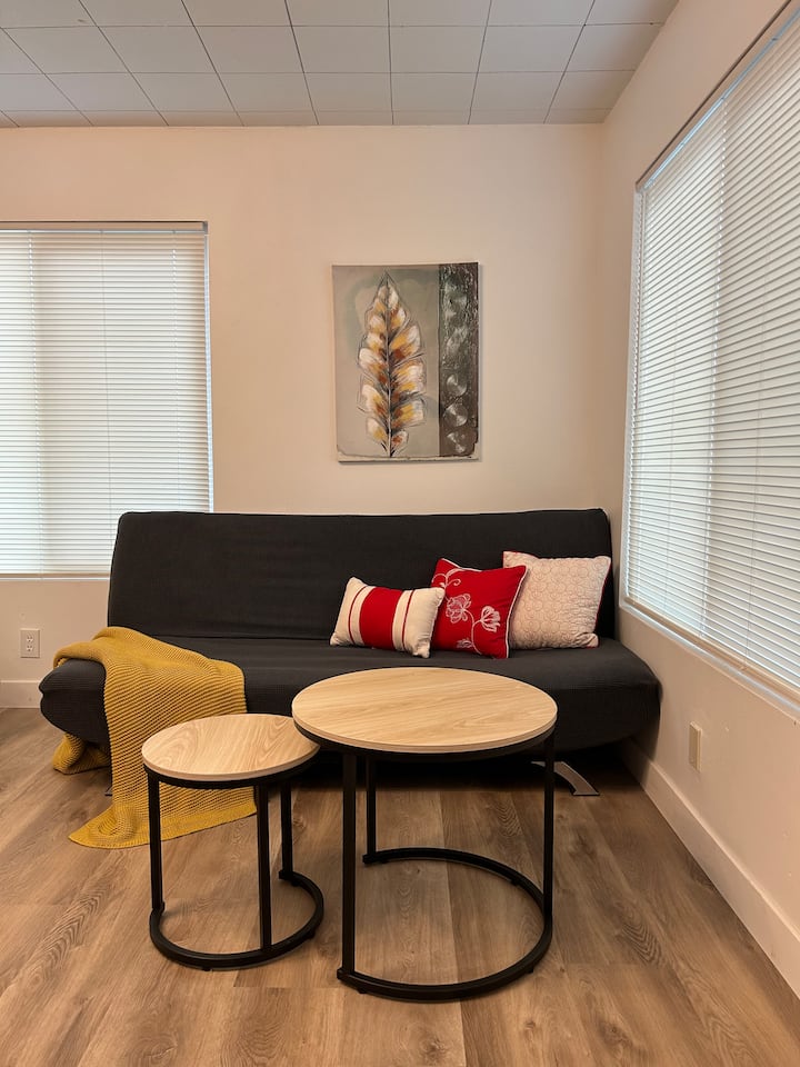 Private Guest House. Low Cleaning Fee. - West Covina, CA