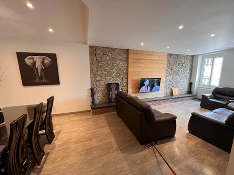 Large, spacious 4 bedroom city center home