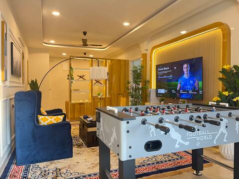 Central Haus: AC 3BHK, PS 5 - 65’ TV, Foosball