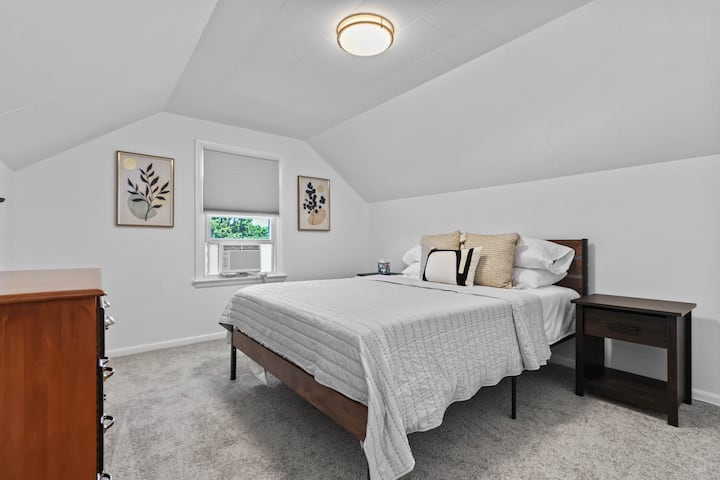 Spálňa sa nachádza na druhom poschodí bývania