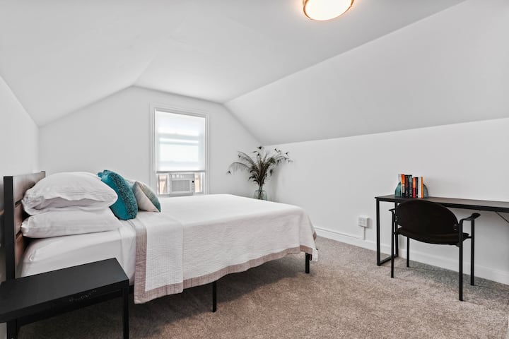 Spálňa sa nachádza na druhom poschodí bývania