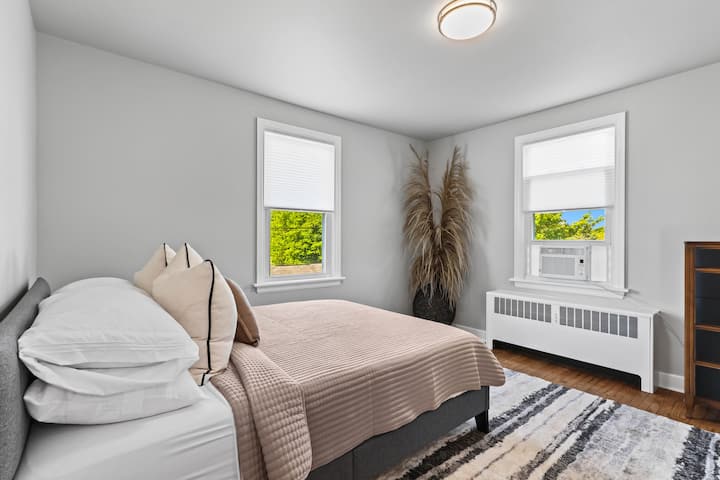 Spálňa sa nachádza na prvom poschodí bývania