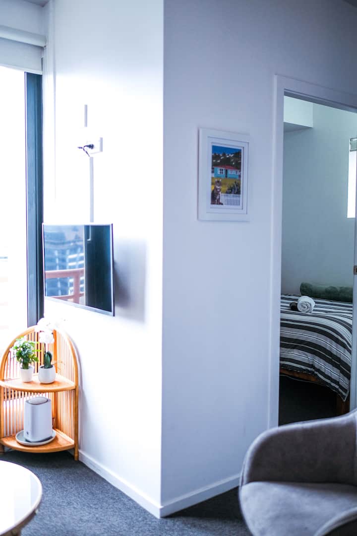 Top Floor - Great Location - Parking - City View - Wellington