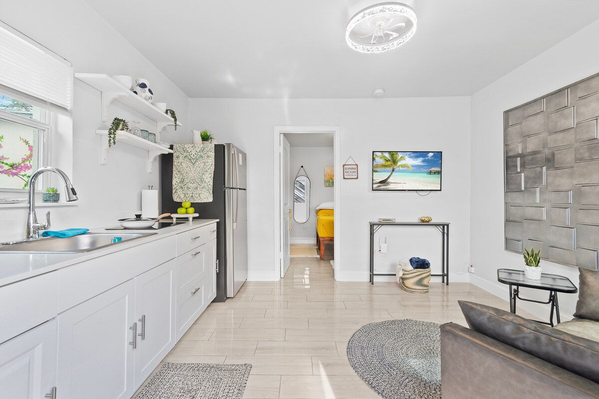 Successful Airbnb property: Yellow Door CasaRita /near ports air and shops in Buena Vista West