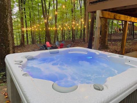 Romantic Cabin Retreat | King Bed, Pet-Friendly