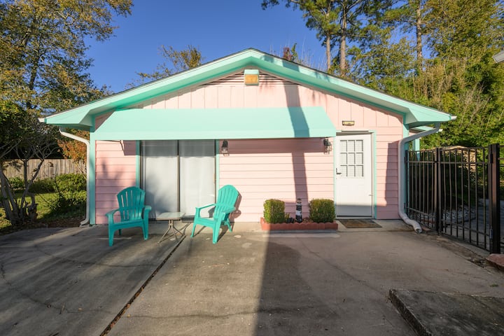 Cozy Cottage -1mi Beach - Bike&pet Friendly - Garden City, SC