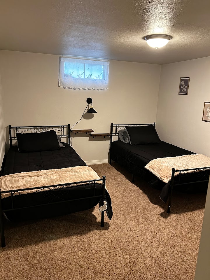 ห้องนอน #3 (ชั้นล่าง) 