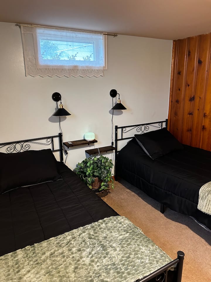 ห้องนอน #4 (ชั้นล่าง)  