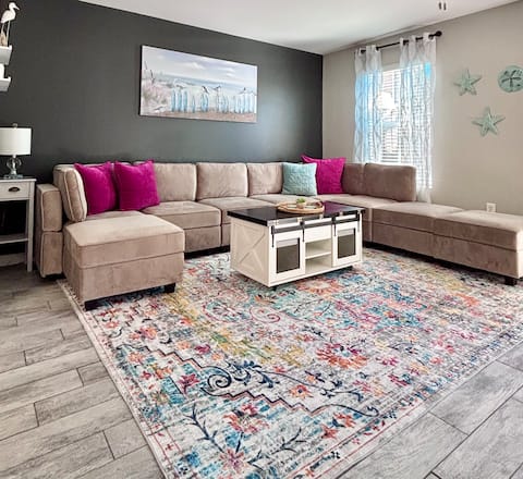 Top performing Airbnb: 5 Min to Beach/Pier · 2BR King Suite · Beach Gear in Crestview / Fort Walton Beach / Destin