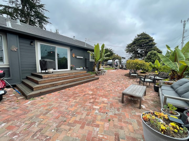 Modern Farmhouse Close To Beach/town. - Half Moon Bay, CA