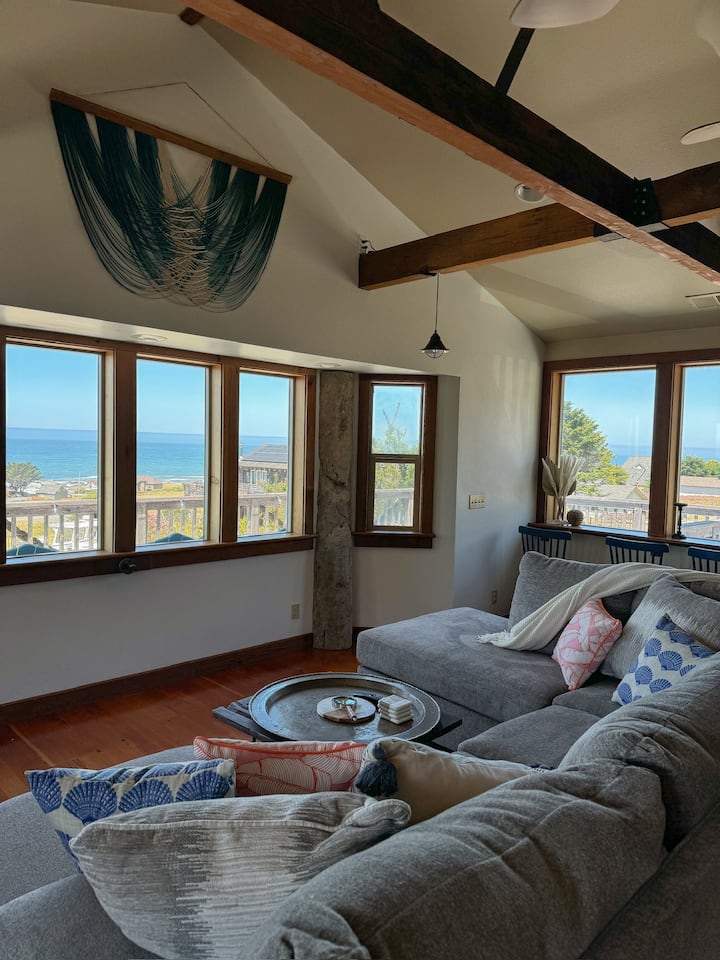 Abalone Cove- Vacation Home W/hot Tub - Shelter Cove, CA