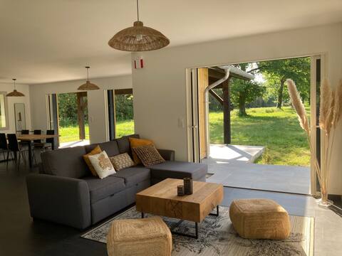 Villa in the heart of a wooded park