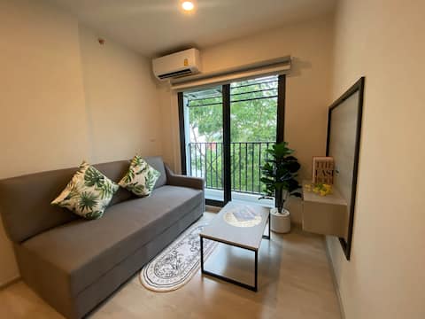 New condo next to central, swimming pool, sauna, gym, high-speed WiFi