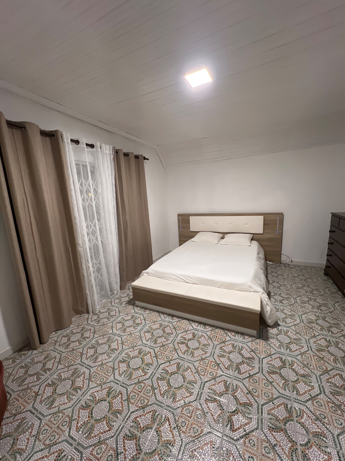 საძინებელი 2