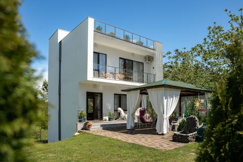 Villa Eva | 5 min to the sea | Large terrace
