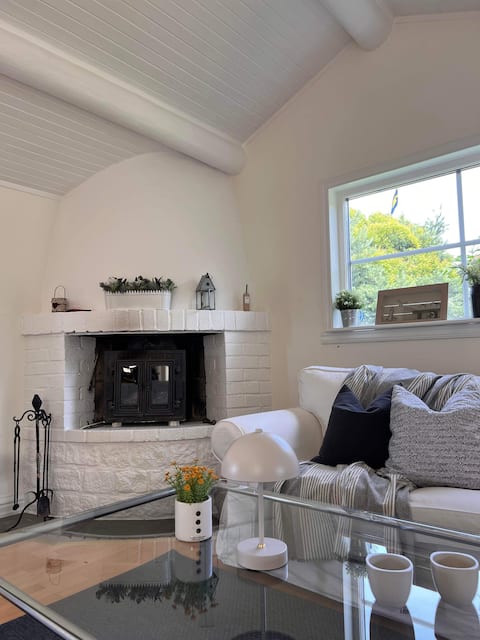 Popular Airbnb listing: Charming house near the beach In Varamon in Motala
