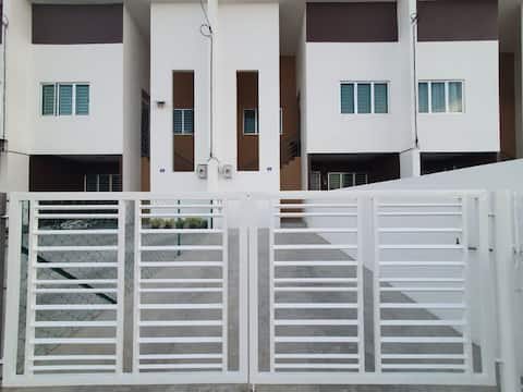 RSTH Kangar Homestay | Wi-Fi | Astro | Disney+
