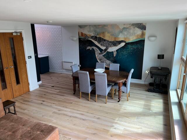 Outstanding, panoramic views of Bristol’s harbour. gallery image 5
