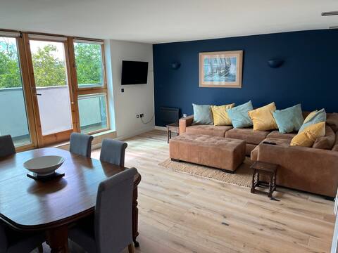 Top performing Airbnb: Outstanding, panoramic views of Bristol’s harbour. in Hotwells And Harbourside