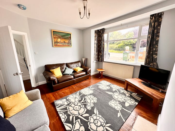 5 Bed Property In Se12 - Central London
