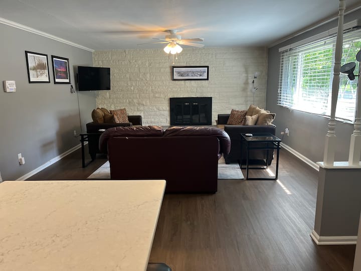 Updated Ranch Close To Campus - South Bend, IN