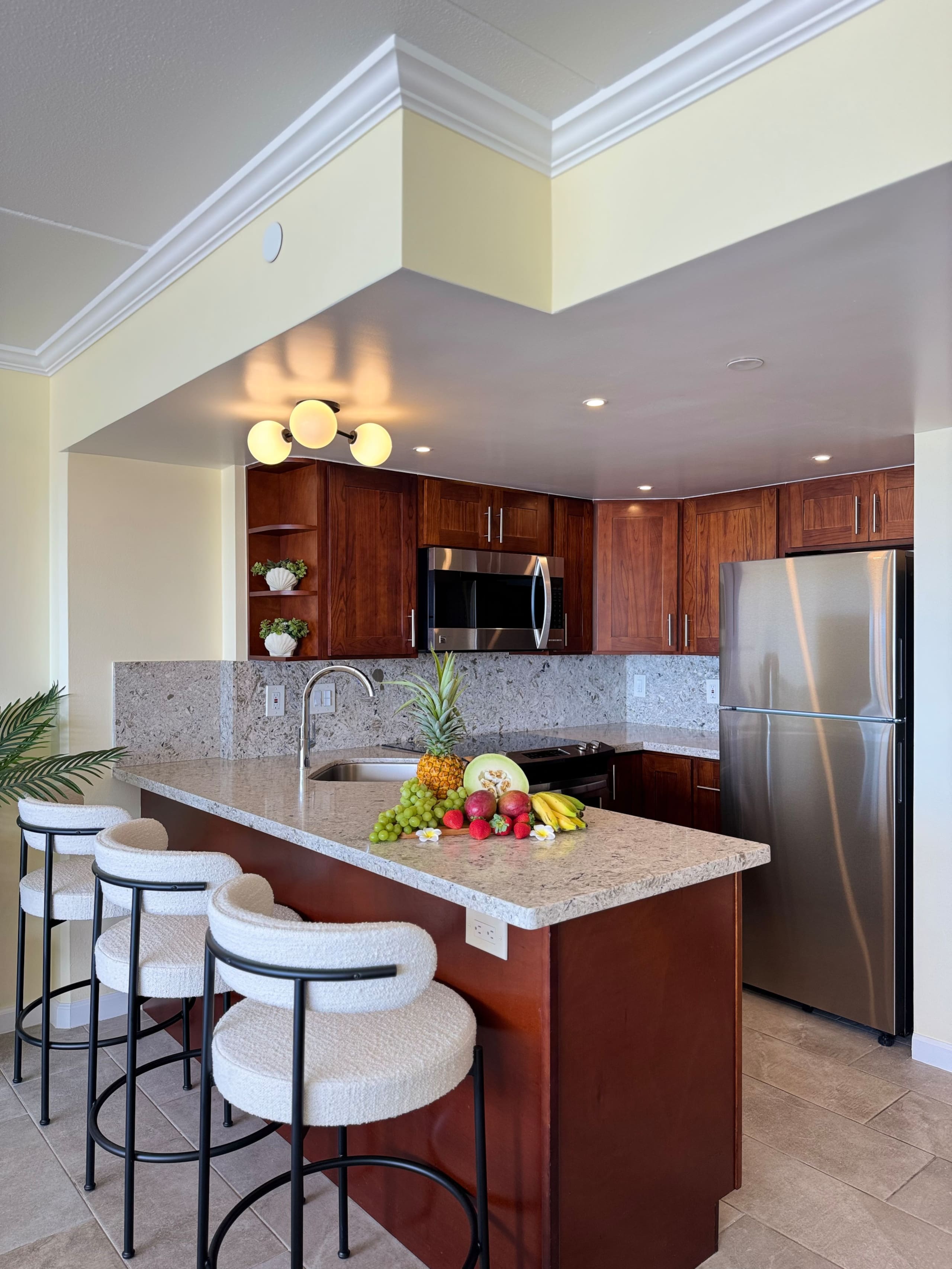 Condo in Honolulu · ★4.88 · 1 bedroom · 2 beds · 1 private bath - Image 28