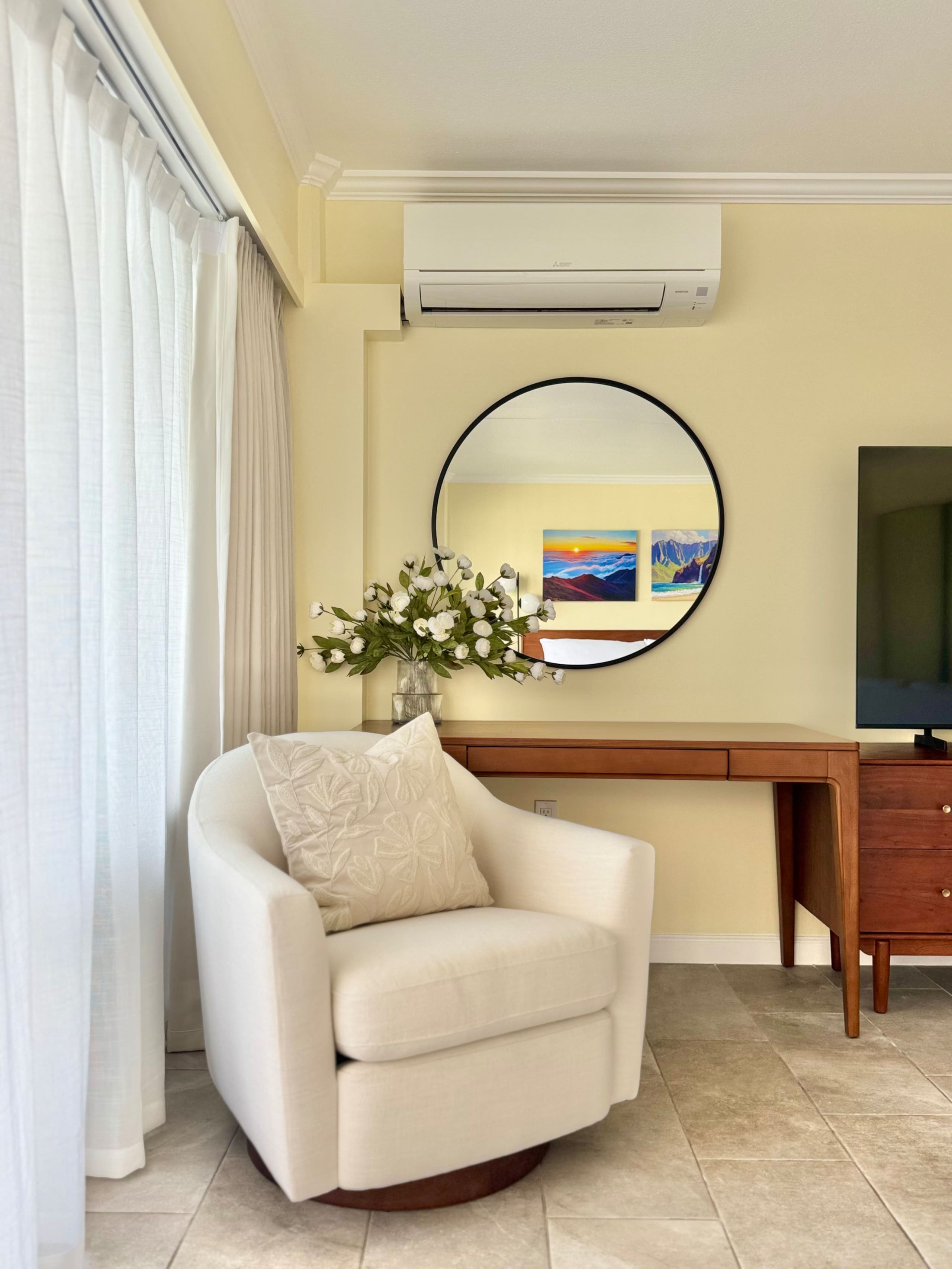 Condo in Honolulu · ★4.88 · 1 bedroom · 2 beds · 1 private bath - Image 14