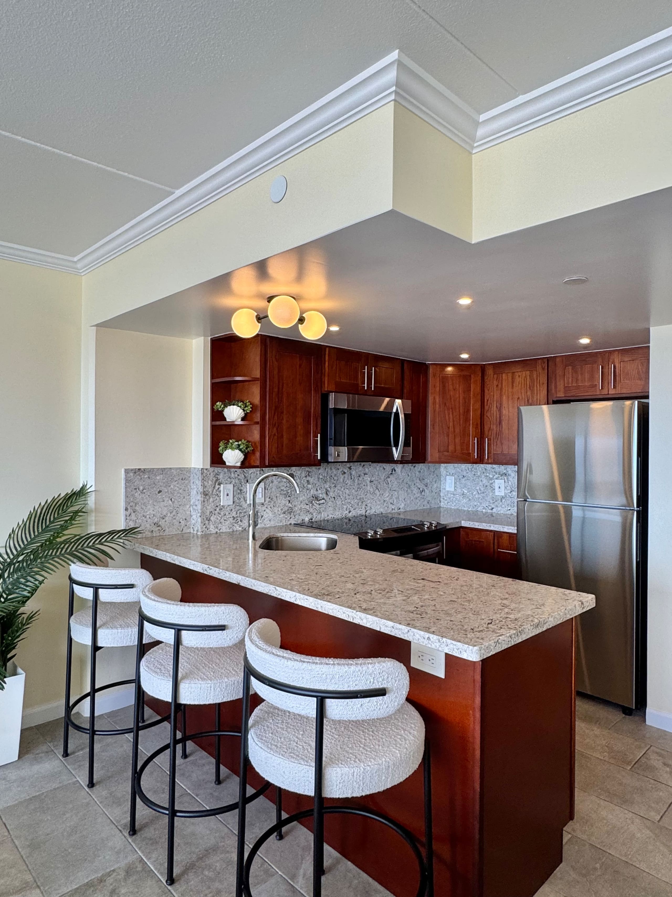 Condo in Honolulu · ★4.88 · 1 bedroom · 2 beds · 1 private bath - Image 30