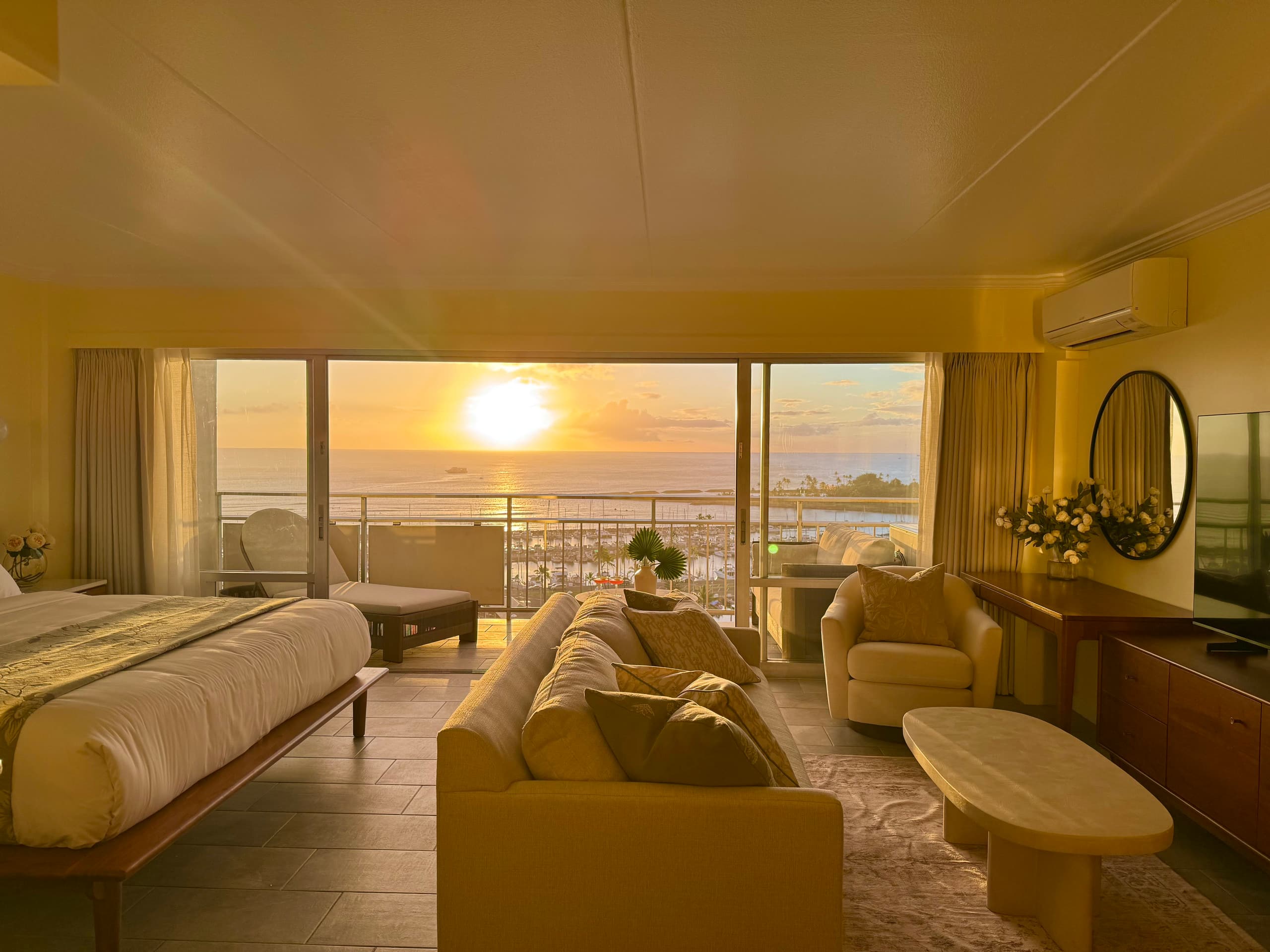 Condo in Honolulu · ★4.88 · 1 bedroom · 2 beds · 1 private bath - Image 7
