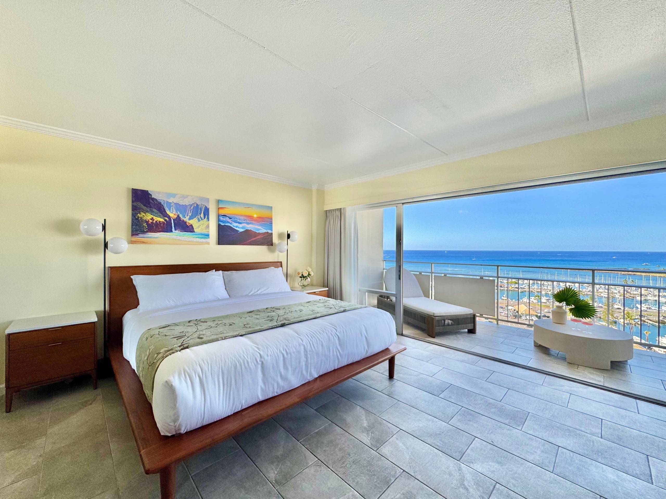 Condo in Honolulu · ★4.88 · 1 bedroom · 2 beds · 1 private bath - Image 4
