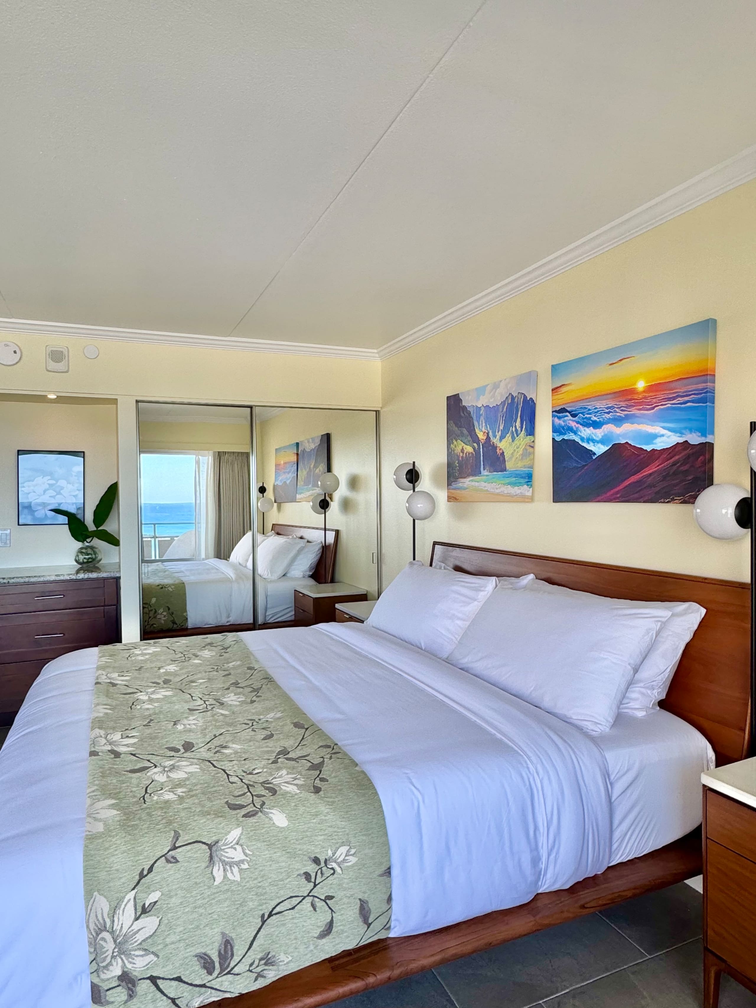 Condo in Honolulu · ★4.88 · 1 bedroom · 2 beds · 1 private bath - Image 17