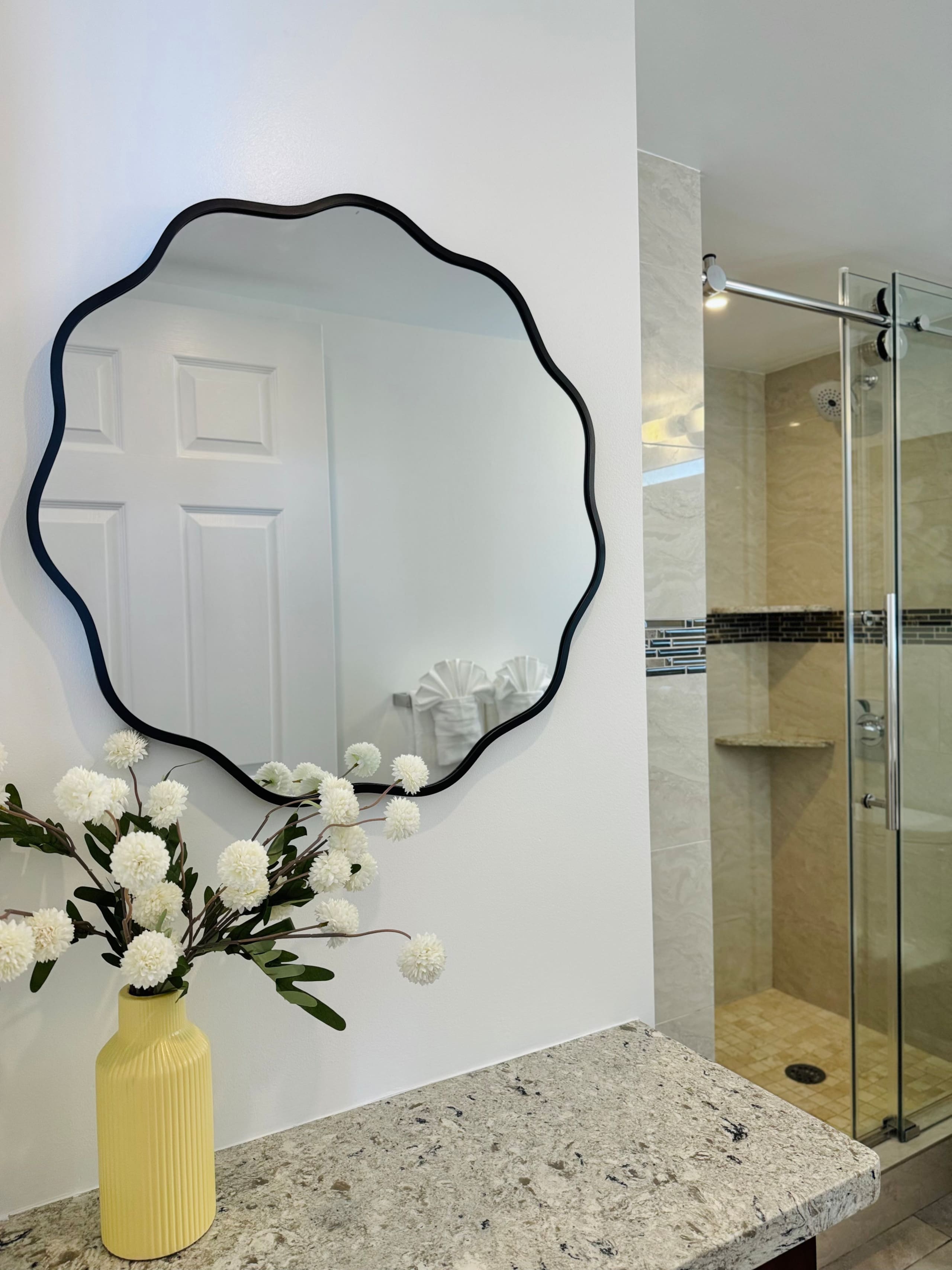 Condo in Honolulu · ★4.88 · 1 bedroom · 2 beds · 1 private bath - Image 27