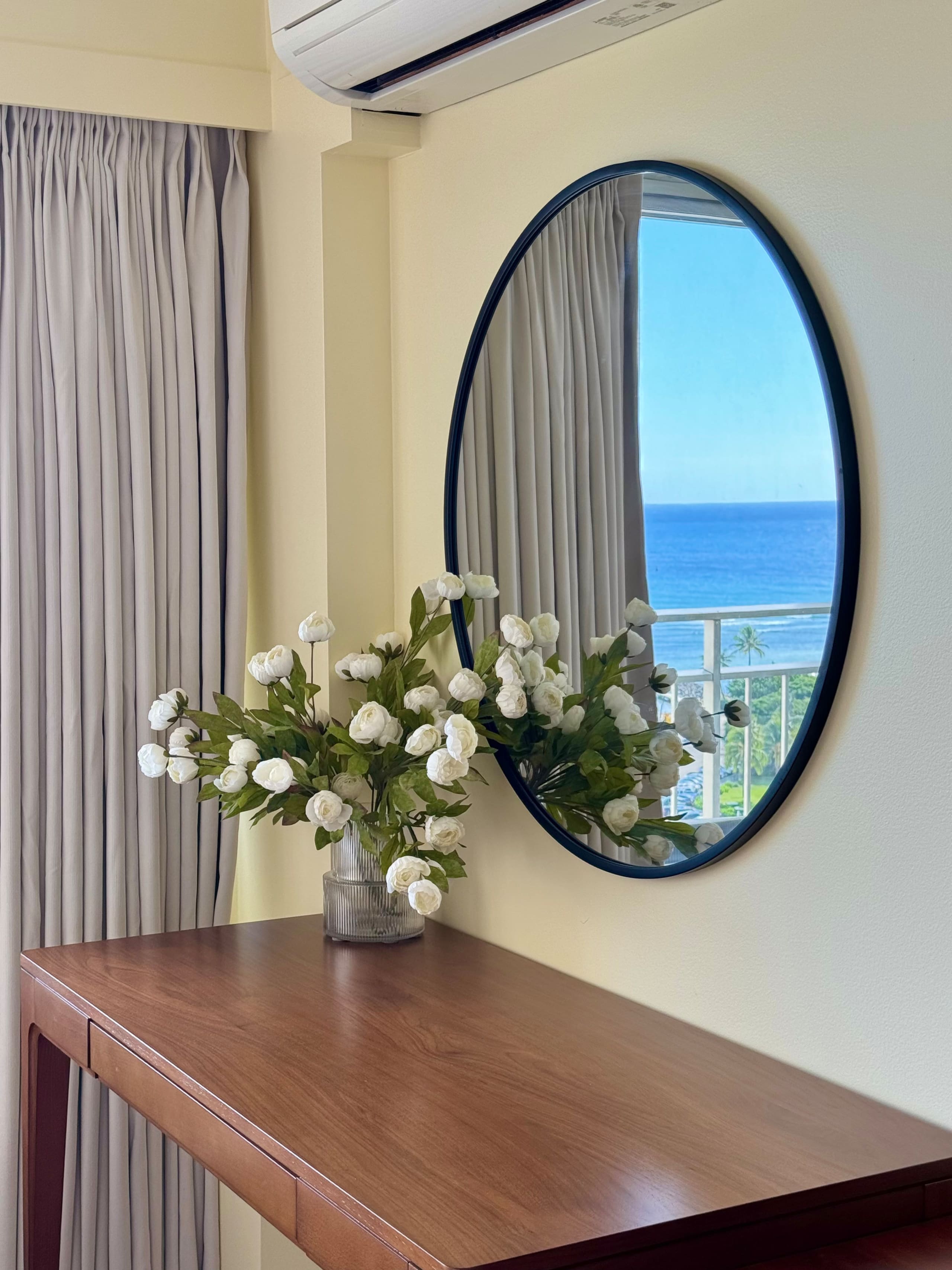 Condo in Honolulu · ★4.88 · 1 bedroom · 2 beds · 1 private bath - Image 15