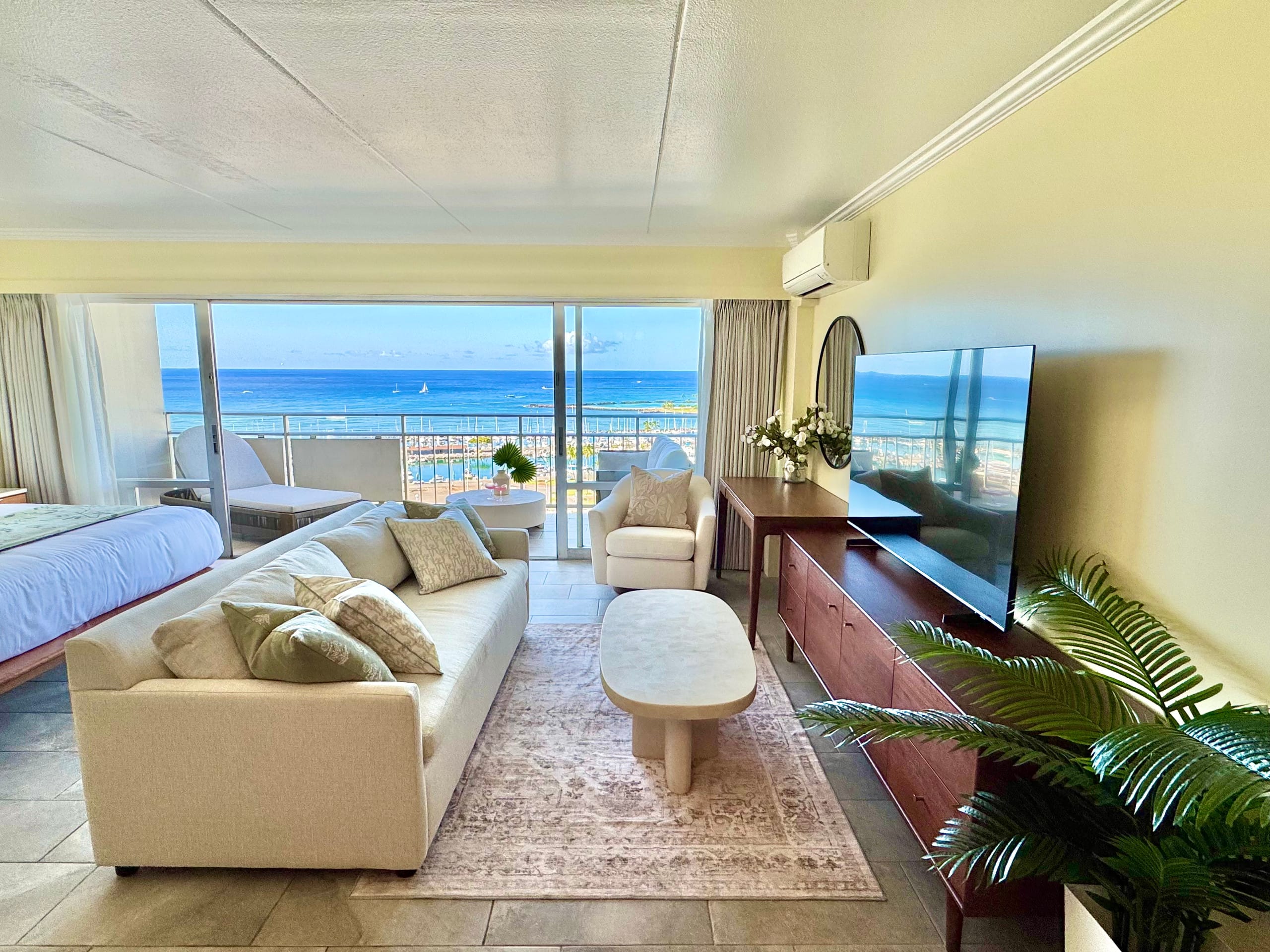 Condo in Honolulu · ★4.88 · 1 bedroom · 2 beds · 1 private bath - Image 2