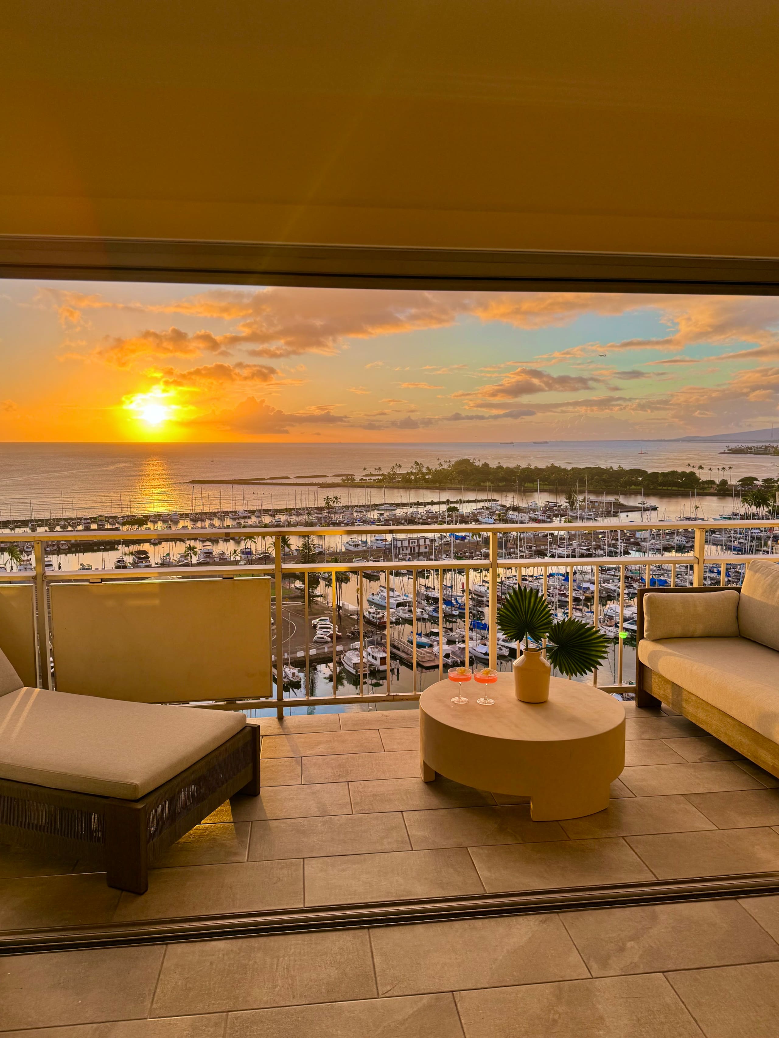 Condo in Honolulu · ★4.88 · 1 bedroom · 2 beds · 1 private bath - Image 9