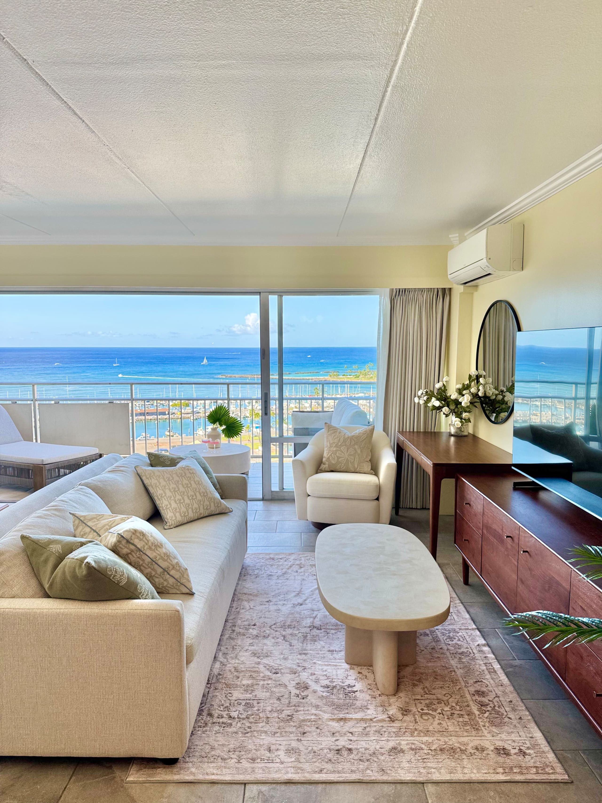 Condo in Honolulu · ★4.88 · 1 bedroom · 2 beds · 1 private bath - Image 8