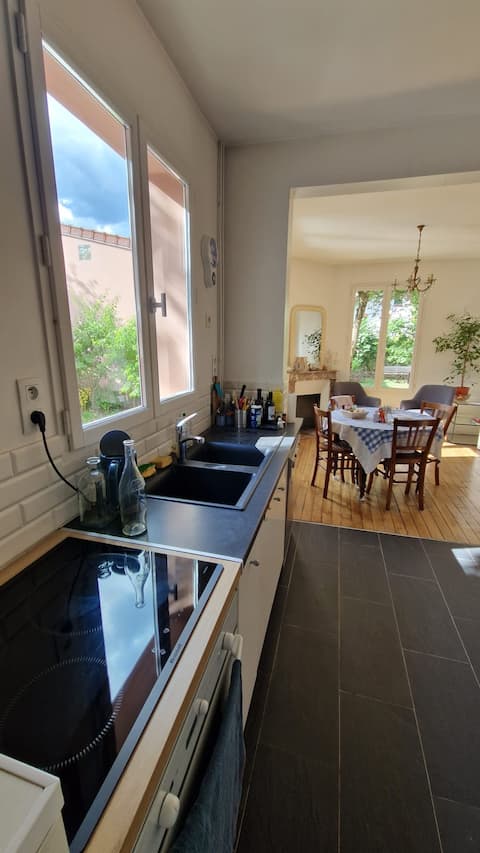 Airbnb performant: Entire house with garden for 2–4 people in Paris à Gentilly