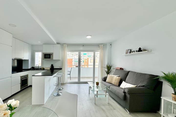 Apartamento En 1ª Línea Playa, Piscina Y Parking - Benalmádena