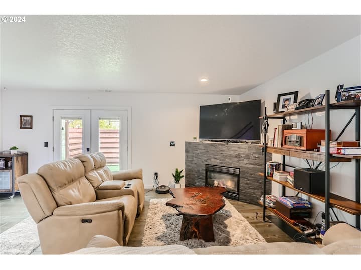 Townhome In Accessible Location, Pet Friendly! - Beaverton, OR