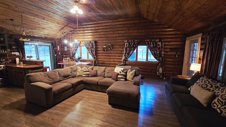 „Овој дом беше беспрекорно убав и приватен! Во близина на градот и одлична цена! Дефинитивно ќе го направи ова едно од нашите редовни престои секогаш кога одите во Монтана.“