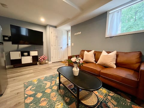 Top Airbnb: Private Suite & Parking | SW Atlanta Retreat in Cascade Avenue/Road