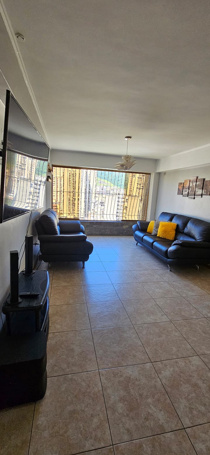 Céntrico Apartamento De 2 Habitaciones - Caracas