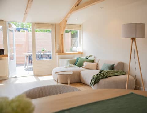 Westeindercabin, on the water and next to Amsterdam