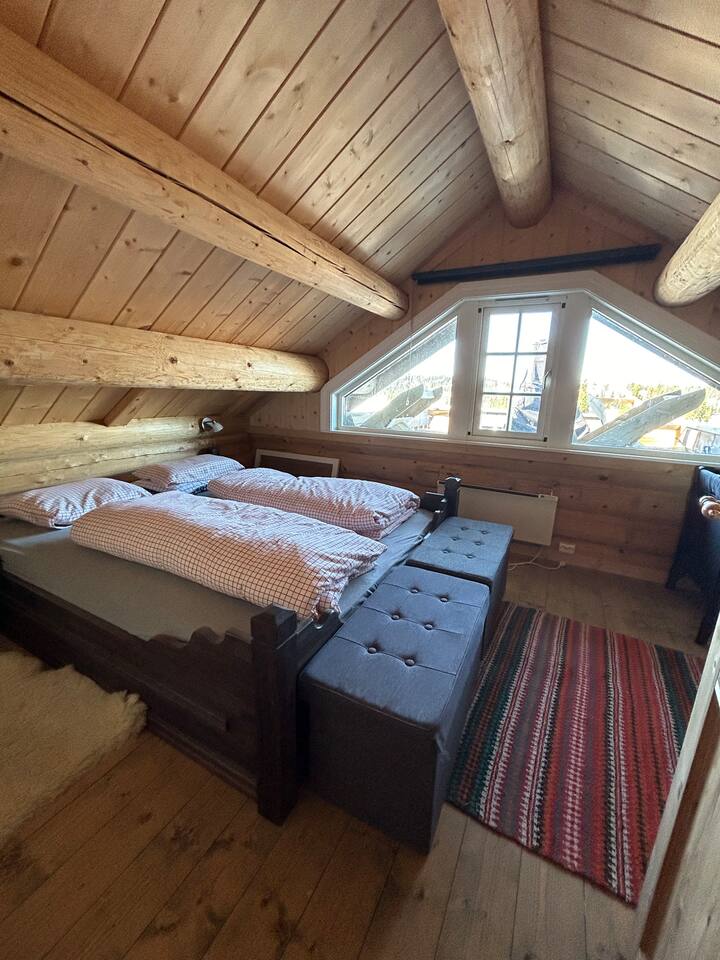 ห้องนอน 2 พร้อมเตียงคู่เตียงสำหรับเดินทางสำหรับเด็กและเตียงเด็กอ่อนสำหรับทารก 