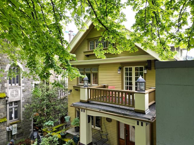 Historic Hafner Haus, 23 Guests, 16 beds-near PSU