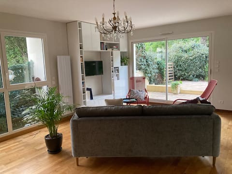 Popular Airbnb listing: Everything on foot! Hossegor center, Lake and Ocean in Soorts Hossegor